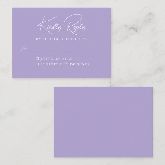 Simple Minimalist Lavender Script Custom RSVP エンクロージャーカード (正面/裏面)