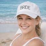 Simple Modern Bride 刺繍入りキャップ<br><div class="desc">White baseball cap with bold black "BRIDE" text,  perfect for bachelorette parties,  bridal showers,  honeymoon,  or wedding day prep. A stylish and fun bridal accessory.</div>