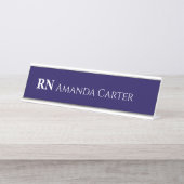 Simple Navy Blue Personalized Name RN Nurse デスクネームプレート (正面)