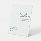 Simple Neutral Ladies Wedding Bathroom Basket 台座サイン (正面)