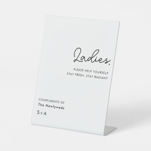 Simple Neutral Ladies Wedding Bathroom Basket 台座サイン (正面)