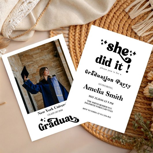 Simple Retro Boho Graduation Class of 2026  招待状