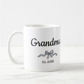 Simple Script Bow Grandma Est. Year コーヒーマグカップ (左)