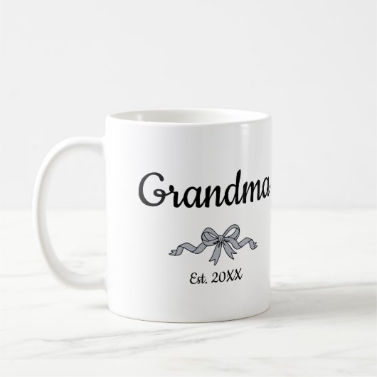 Simple Script Bow Grandma Est. Year コーヒーマグカップ (左)