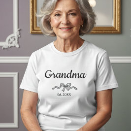 Simple Script Bow Grandma Est. Year White Text Tシャツ