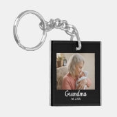 Simple Script Grandma Est.Photo Year Black キーホルダー (正面左)