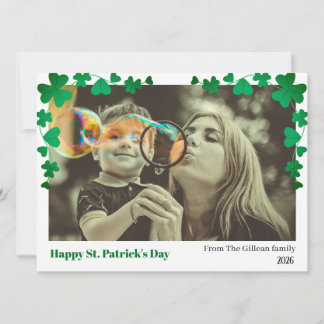 Simple St. patrick's day Shamrocks family photo  シーズンカード