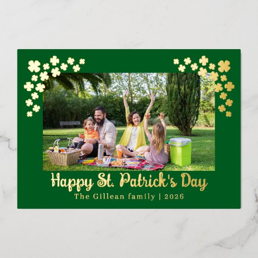 Simple St patricks day Shamrocks family photo 箔シーズンカード (正面)