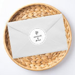 Simply Elegant Wedding ラウンドシール<br><div class="desc">This round wedding sticker features a minimal black and white design that adds a polished finishing touch to your wedding stationery. Perfect for sealing invitation envelopes, decorating favor bags, or adding a cohesive detail to your wedding suite, the clean monochrome style pairs beautifully with formal and black tie celebrations. Simple,...</div>