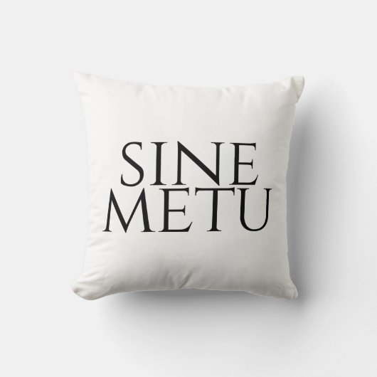 Sine Metu – 恐怖なし クッション (正面)
