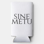Sine Metu – 恐怖なし スリム缶クーラー (裏面)