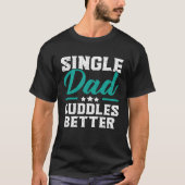 Single Dad Cuddles Better Fatherhood Fathers Day Tシャツ (正面)