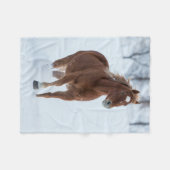 Single Horse Running in Snow フリースブランケット (正面(横))
