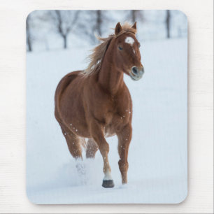 Single Horse Running in Snow マウスパッド