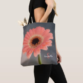 Single Pink Gerbera Tote bag トートバッグ (クローズアップ)