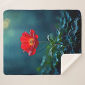 Single Red Bloom Focus Design シェルパブランケット (正面(横))