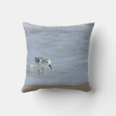 Single Sandpiper walking on beach double sided クッション (裏面)