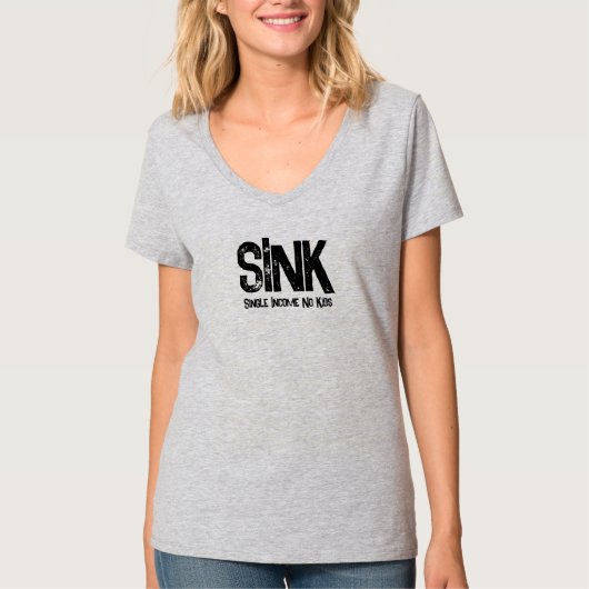 SINK 独身の Income No Kids Tシャツ (正面)