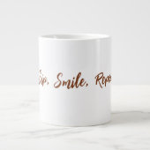 Sip、スマイル、繰り返し ジャンボコーヒーマグカップ (正面)