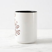 Sip Happens コーヒーマグ - シンプルでお茶目なカップ ツートーンマグカップ (中央)
