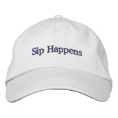 Sip Happens Funny Preppy Wine Baseball 刺繍入りキャップ (正面)