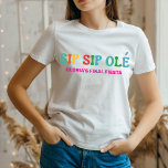 Sip Oleバチェロレッテファイナルフェスタ Tシャツ<br><div class="desc">スタイルの祝女の子と一緒にあなたの最後のハードルを準備する準備をSIP OLEバチェロレッテファイエスタTシャツ！この可愛くてトレンディーのティーは、あなたの次の婚約者と女性としての最後のフィエスタのための楽しむあなたの興奮を見せるのに最適な独身の方法だ。「Sip Ole」よくはしゃぐデザインを搭載し、このティーは必ず行く場所に声明を出す。デザインは柔らかく快適な綿Tシャツにプリントされており、終日衣服や終夜参加に最適。このバチェロレッテTシャツは小さいサイズからXXLサイズまで幅広いサイズで利用可能であり、すべての姿を満足させ、自信を持って素晴ら感じしい自信を持たせるように設計されている。分隊を調整素晴らしし、全員がパーティーに向かう準備を整える方法でもある。あなたは踊りの夜のために町を打つか、ビーチで一日を過ごすか、Sip OleバチェロレッテファイエスタTシャツは、あなたの来る祝と、女性としての最後の日に最適な方法で独身のす。何を待ってる？女の子達と一緒にフィエスタを始めろ！</div>
