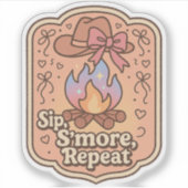 Sip, S'more, Repeat - レトロキャンプバッジ シール (正面)