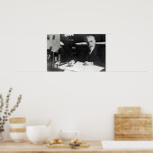 Sir Edward Elgarはオーケストラの一つのスコアで働いている ポスター (キッチン)