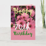 SISTER - 70誕生日ピンクのデイジー花 カード<br><div class="desc">これらの陽気なピンクの花と共演の「魔法の花」の詩は、あなたの妹にハッピーバースデーを願う甘い方法である。内部文字はカスタマイズ可能なので、独自の特別な気持ちを追加できる。私の誕生日カードの詳細を表示するには、必要な年を入力し、Zazzleの検索ボックスに入力するか、切り取って貼り付ける：ジャクリナート誕生日</div>