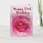 SISTER - Happy 33誕生日 – ピンクローズ カード<br><div class="desc">ピンクのバラとギンガムトリムを持つこのカードはあなたの妹のハッピーバースデーを願う甘い方法である！彼女の名前を追加する（一度だけ追加する必要があり、カードの前面、内側、背面に3回表示される）し、彼女の年齢を追加して、カードの一種の一つにする…特別！私の誕生日カードの詳細を見るには、入力するか、またはカットしてZazzleの検索ボックスに貼り付ける：ジャクリナート誕生日</div>