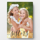 Sisters Script Overlay on Verticalポートレート写真 フォトプラーク (正面)