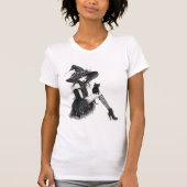 Sitting Gothic Witch – Witchcore Dark Elegance Tシャツ (正面)