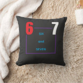 Six and Seven – Trendy Minimal Number Design クッション (ブランケット)