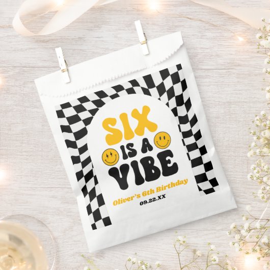 Six Is A Vibe Retro Sixth 6th Birthday Party フェイバーバッグ (クリップ留めされた状態)