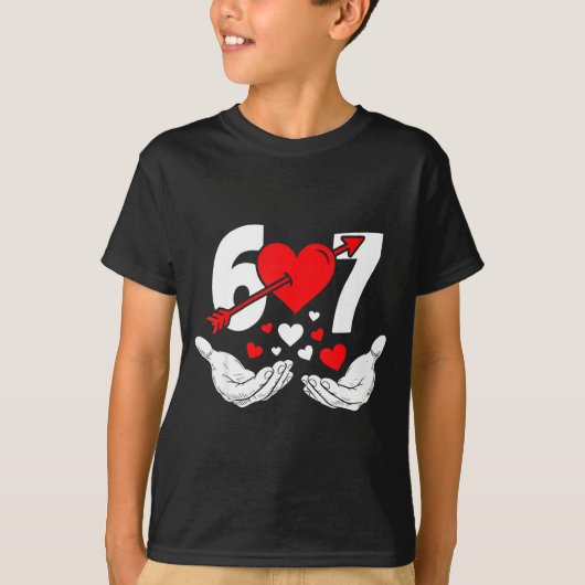 Six Seven 67 6 7 Kids 67 Meme Hands Funny Valentin Tシャツ (正面)