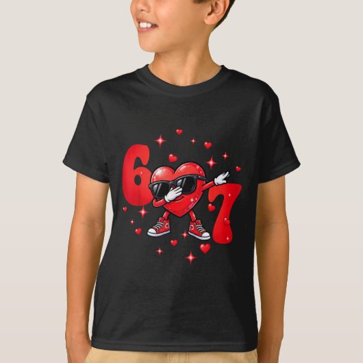 Six Seven 67 6 7 Meme Dabbing Heart Valentines Bro Tシャツ (正面)