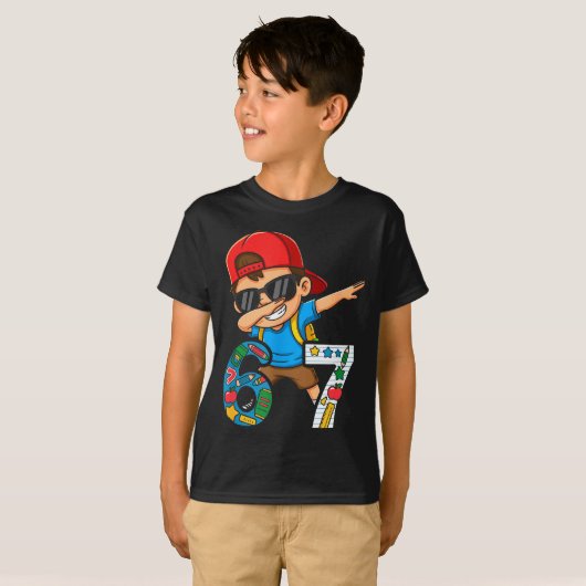 Six Seven 67 Days Of School Funny Meme Student Dab Tシャツ (正面フル)