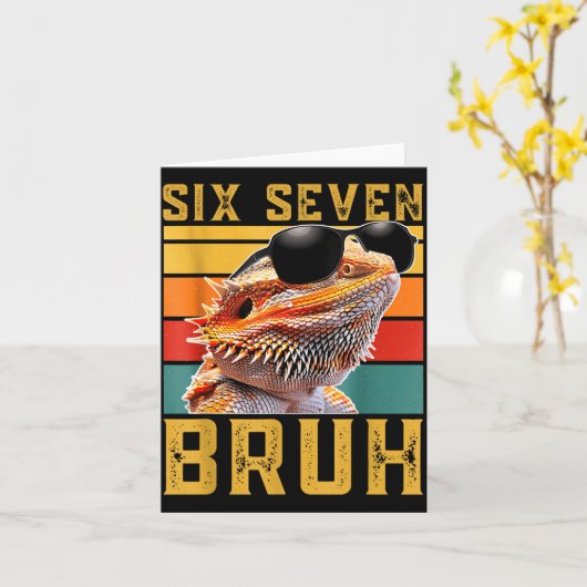 Six Seven 6 7 67 Meme Funny Bearded Dragon Design カード (黄色い花)