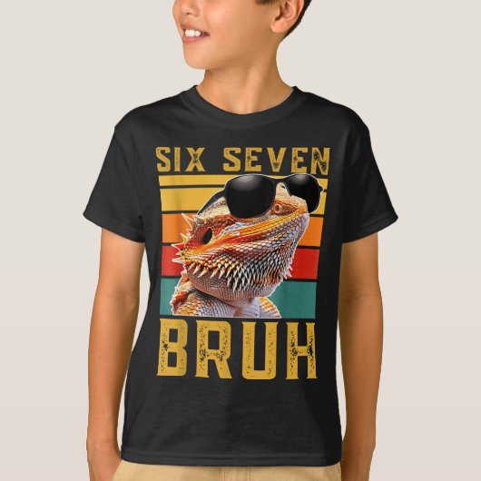 Six Seven 6 7 67 Meme Funny Bearded Dragon Design  Tシャツ (正面)