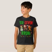 Six Seven 6 7 Meme Dabbing Santa Gingerbread Chris Tシャツ (正面フル)