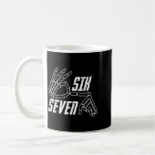 Six Seven 6 7 Meme Funny Skeleton Hands Sign Hallo コーヒーマグカップ (左)