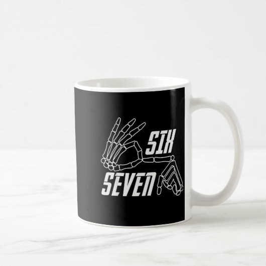 Six Seven 6 7 Meme Funny Skeleton Hands Sign Hallo コーヒーマグカップ (右)