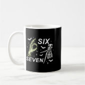 Six Seven 6 7 Meme Funny Witch Skeleton Hands Hall コーヒーマグカップ (左)