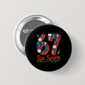 Six Seven 6 7 Meme Humor Santa Elf 67 Christmas Pa 缶バッジ (正面&裏面)