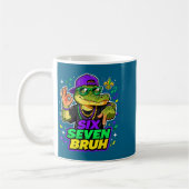 Six Seven Bruh Alligator Mardi Gras 67 Meme Quote コーヒーマグカップ (左)