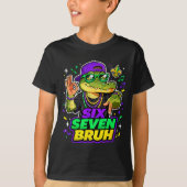 Six Seven Bruh Alligator Mardi Gras 67 Meme Quote Tシャツ (正面)