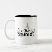 SixTwelveStudiosLogo、何に聞いていますか。 ツートーンマグカップ (左)