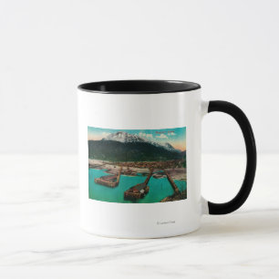 Skagway、AlaskaSkagway、AKの町の眺め マグカップ