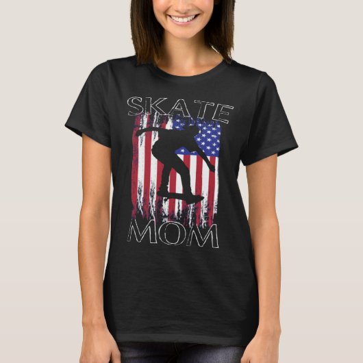 Skate Mom Fun Patriotic American Flag Retro Skate Tシャツ (正面)