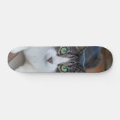 Skateboard Gato gris y blanco observando スケートボード (横)